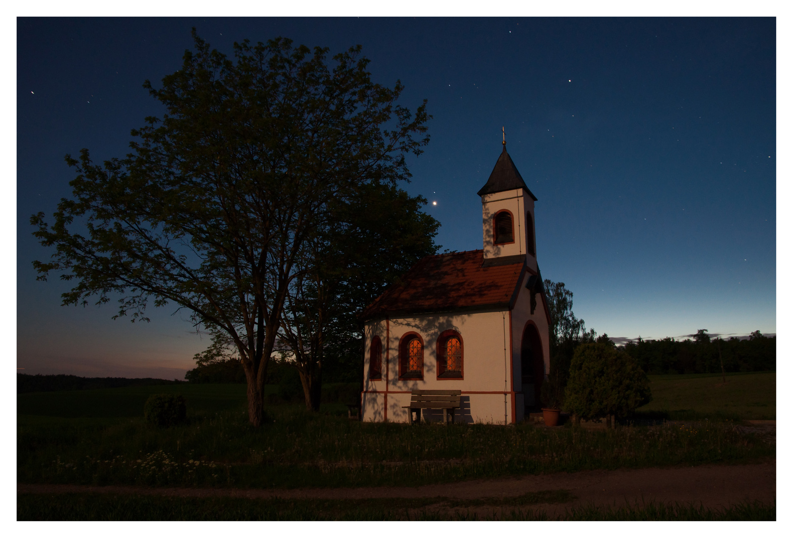 Kapelle in Gstaudach bei Vollmond