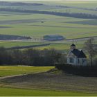 Kapelle in weiter Landschaft