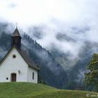 Kapelle in Wolkenfetzen 2