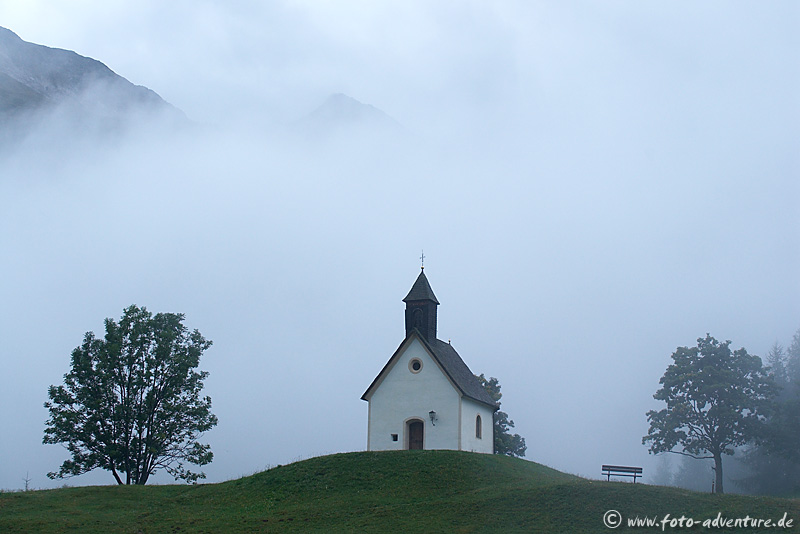 Kapelle in Wolkenfetzen 3