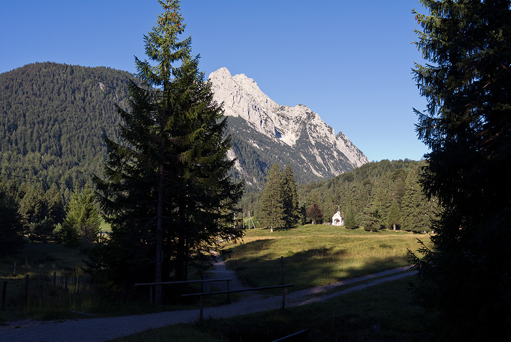 Kapelle Maria Königin & Wetterstein