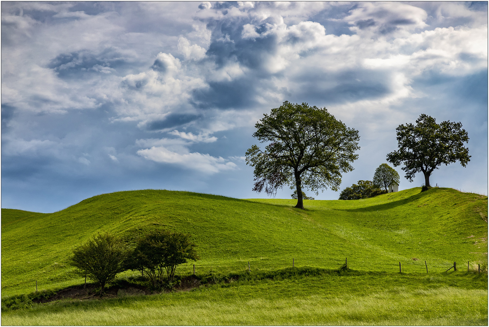 Kapelle mit Durchblick