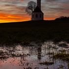 Kapelle mit leichter Spiegelung