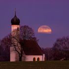 Kapelle mit Mond