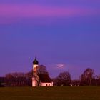 Kapelle mit rosa Wolke