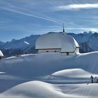 Kapelle mit Schneebogen...