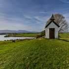 Kapelle mit See