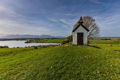 Kapelle mit See