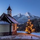 Kapelle-mit-Tannenbaum