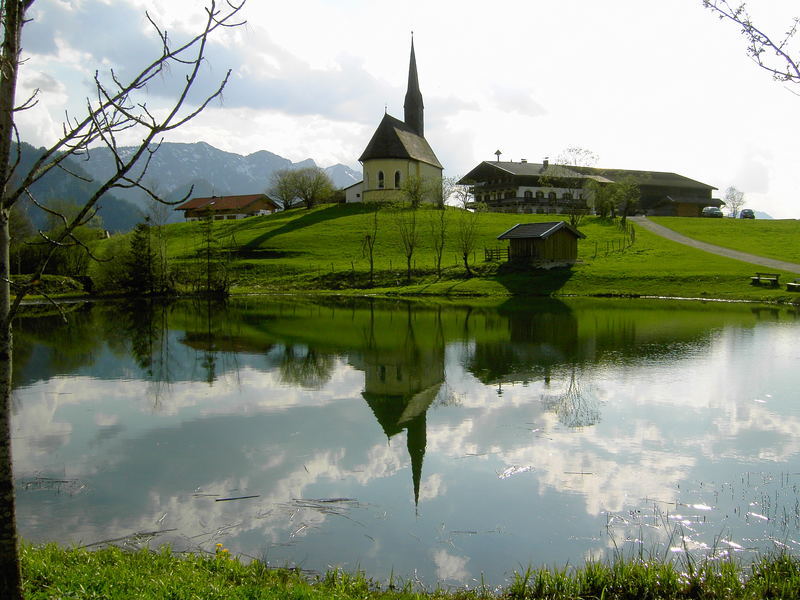 Kapelle mit Weiher