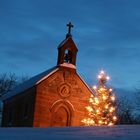 Kapelle mit Weihnachsbaum