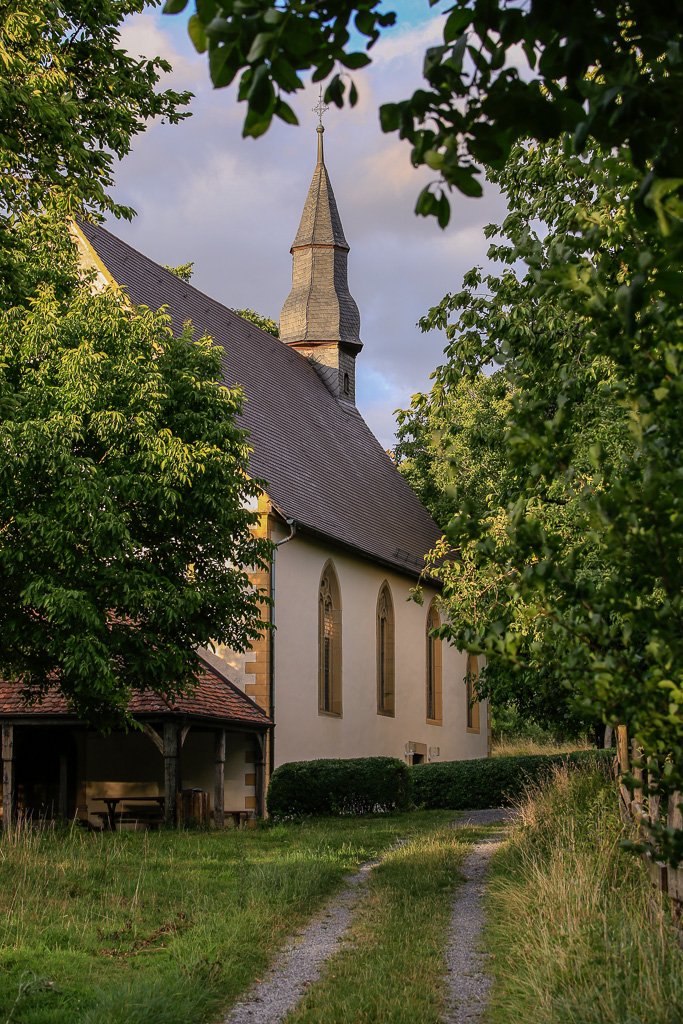 Kapelle Neusaß im Abendlicht