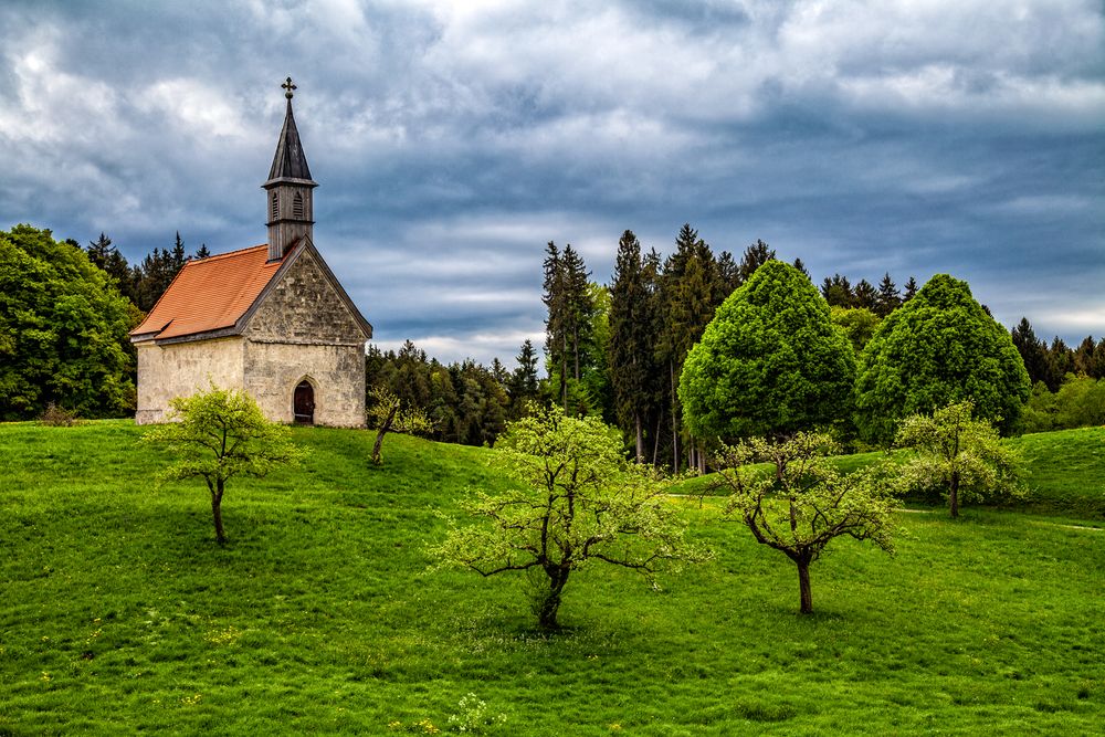 Kapelle Oberbayern im Frühling