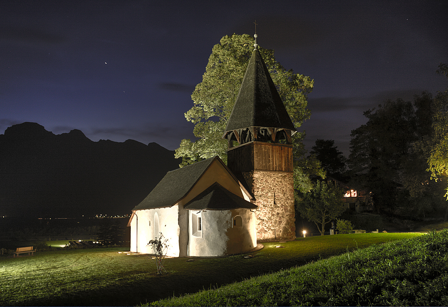 Kapelle St. Mamerta bei Nacht