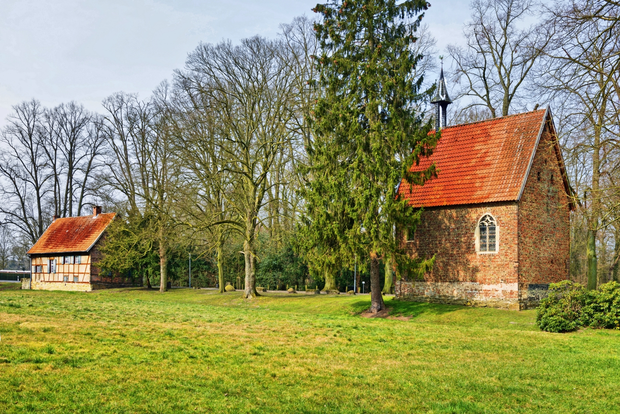 Kapelle und Gesindehaus