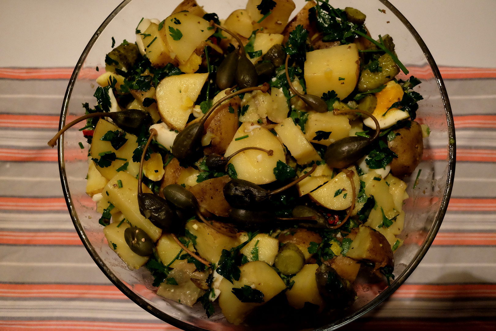 Kapernäpfel am Kartoffelsalat