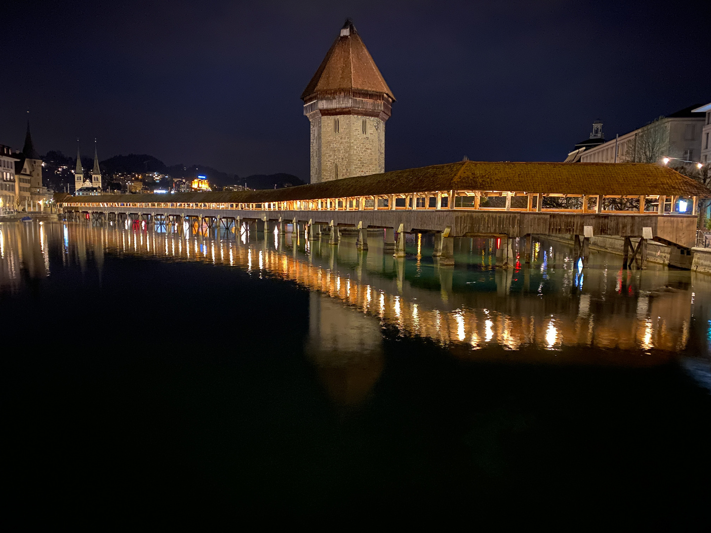 Kappelbrücke in Luzern in der Nacht