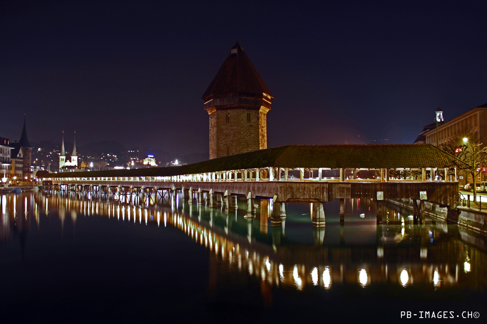 Kappellbrücke bei Nacht