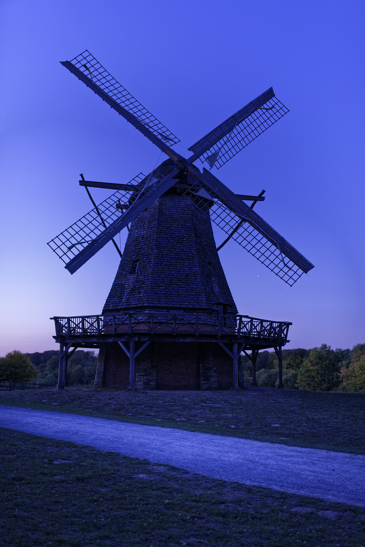 Kappenwindmühle zur blauen Stunde