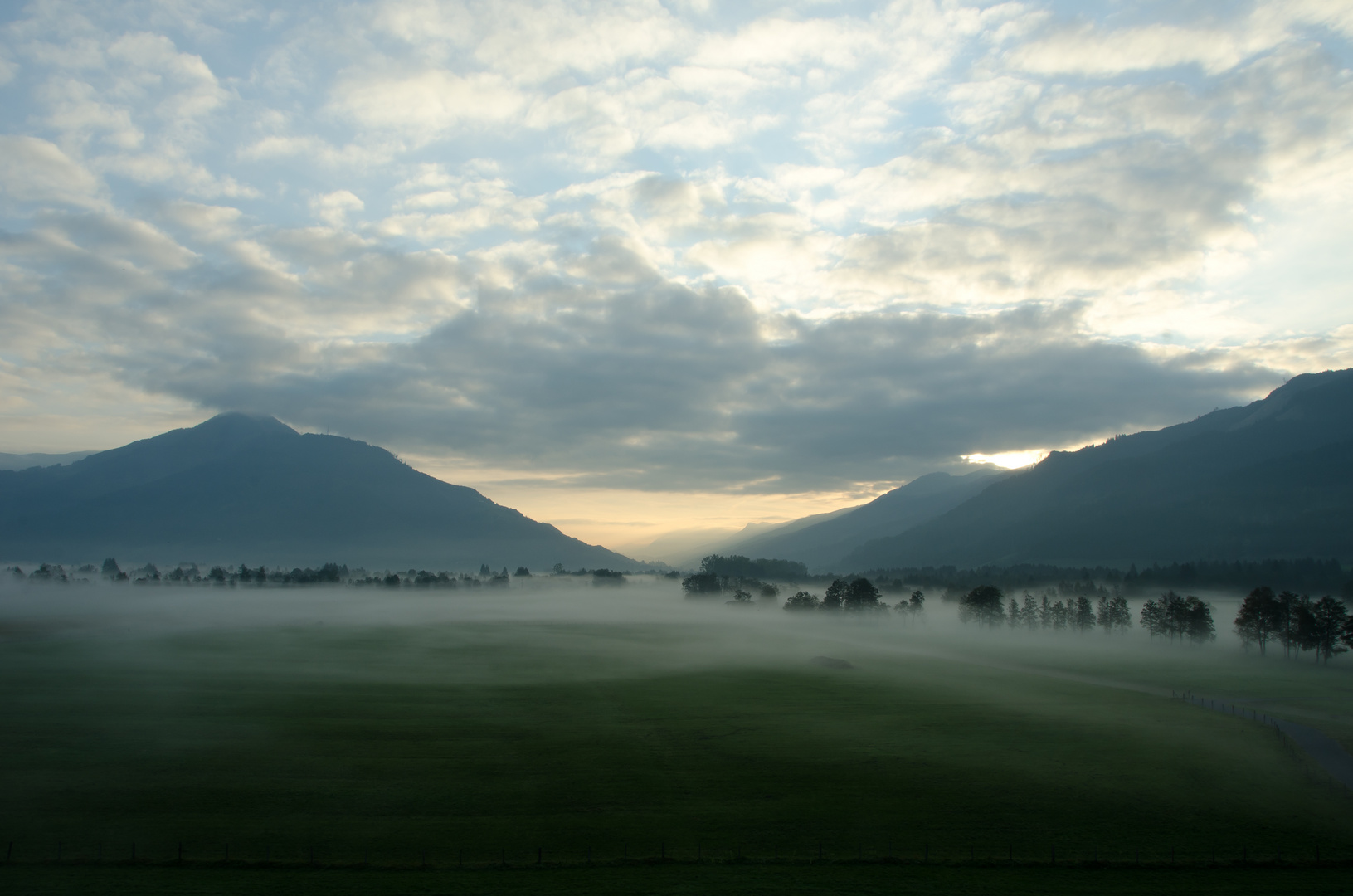 Kaprun - morgendlicher Ausblick vom TAUERN SPA