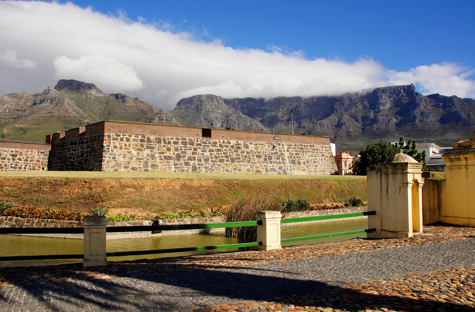 Kapstadt... erster Blick auf den Tafelberg