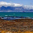 ... Kapstadt, SA, mit dem Tafelberg,Wolken verhangen .... 