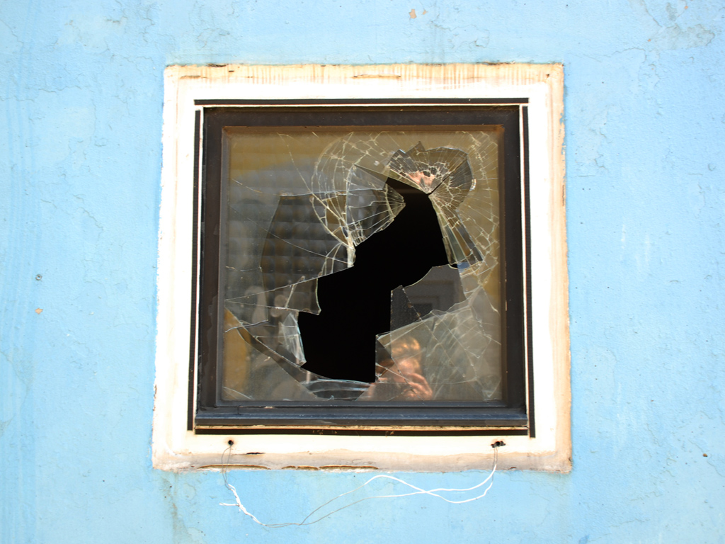 Kaputte Fensterscheibe Foto & Bild street, fenster