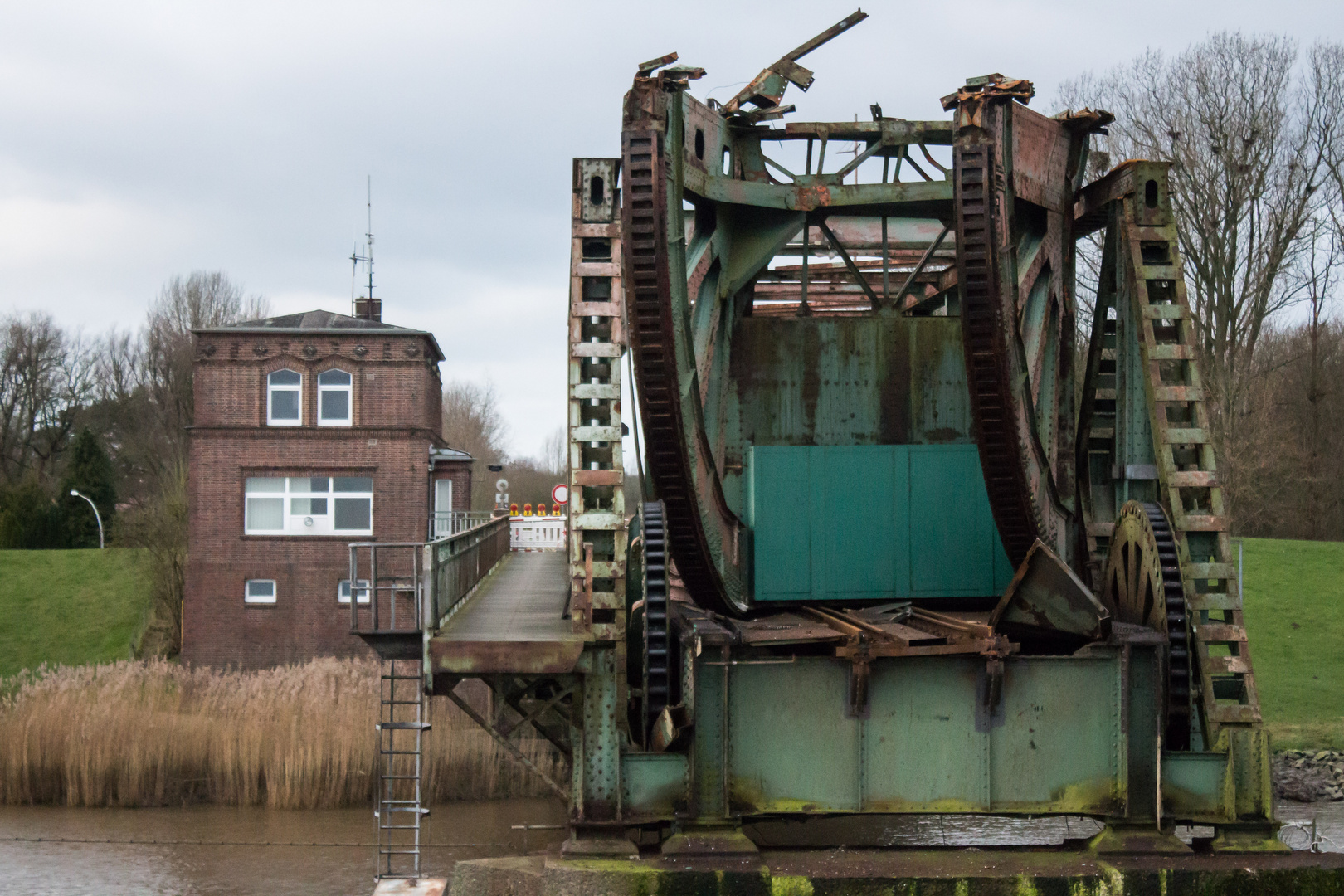 Kaputte Friesenbrücke bei Weener