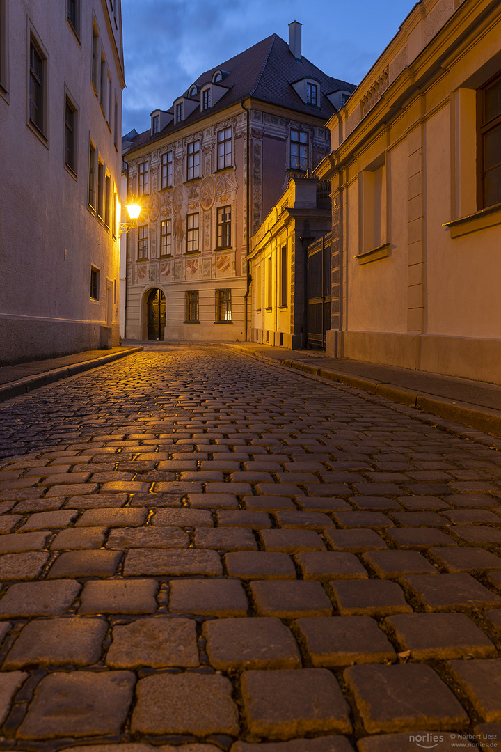 Kapuzinergasse mit Katanhaus