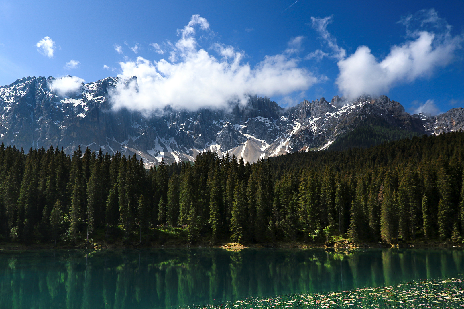Karer See mit Blick zum Rosngarten in den Dolomiten