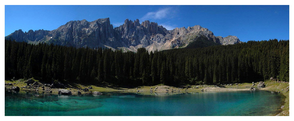 Karersee mit Blick auf die  Latemargruppe 2846m in den Dolomiten