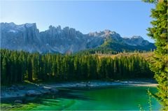 Karersee mit Latemar-Gruppe, Südtirol