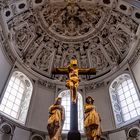 Karfreitag 2024 - Maria und Johannes am Kreuz Jesu im Westchor des Doms zu Trier