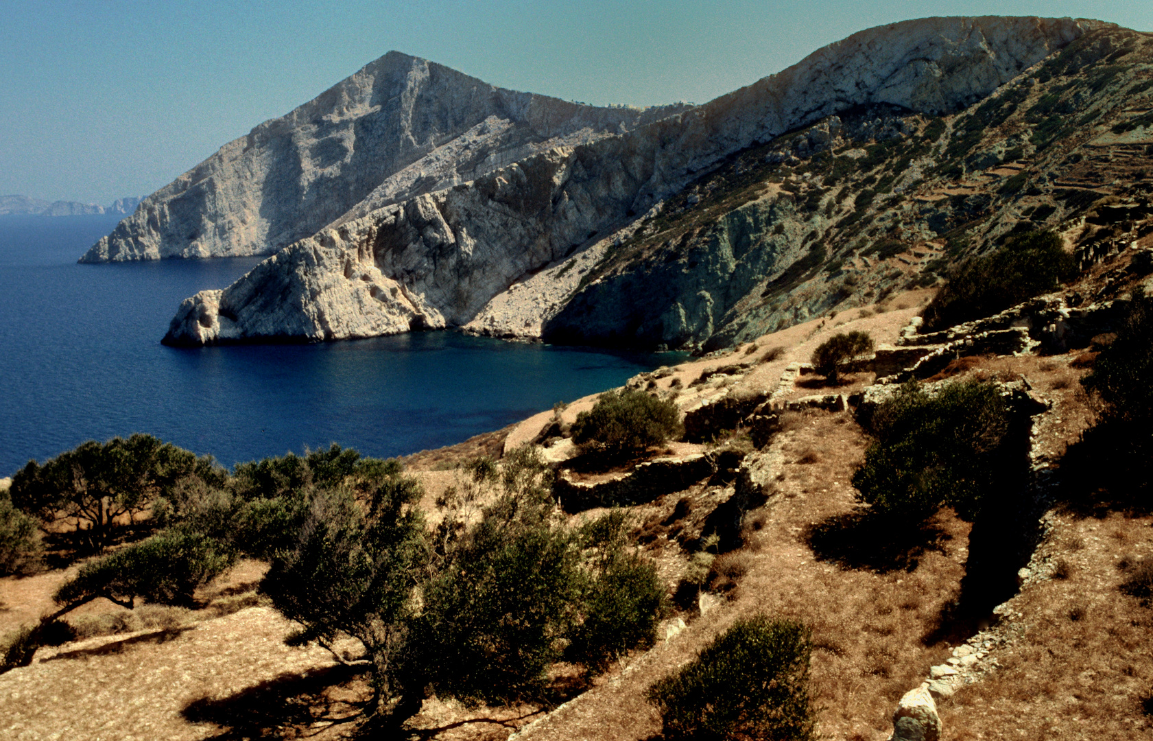 Karge Landschaft auf Fologandros