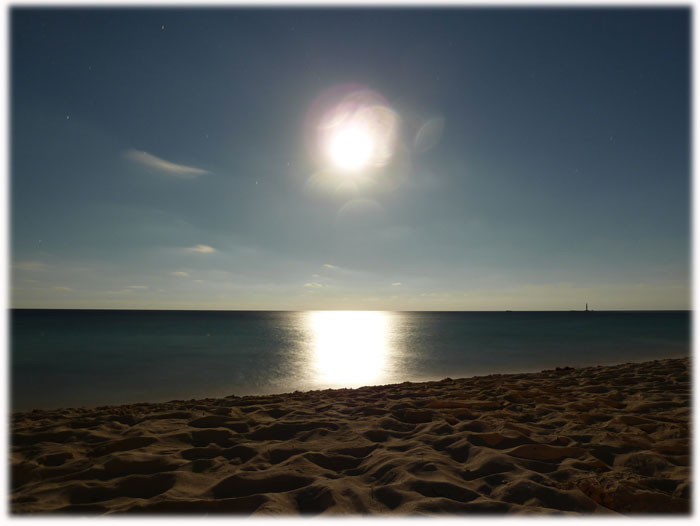 Karibischer Nachtstrand