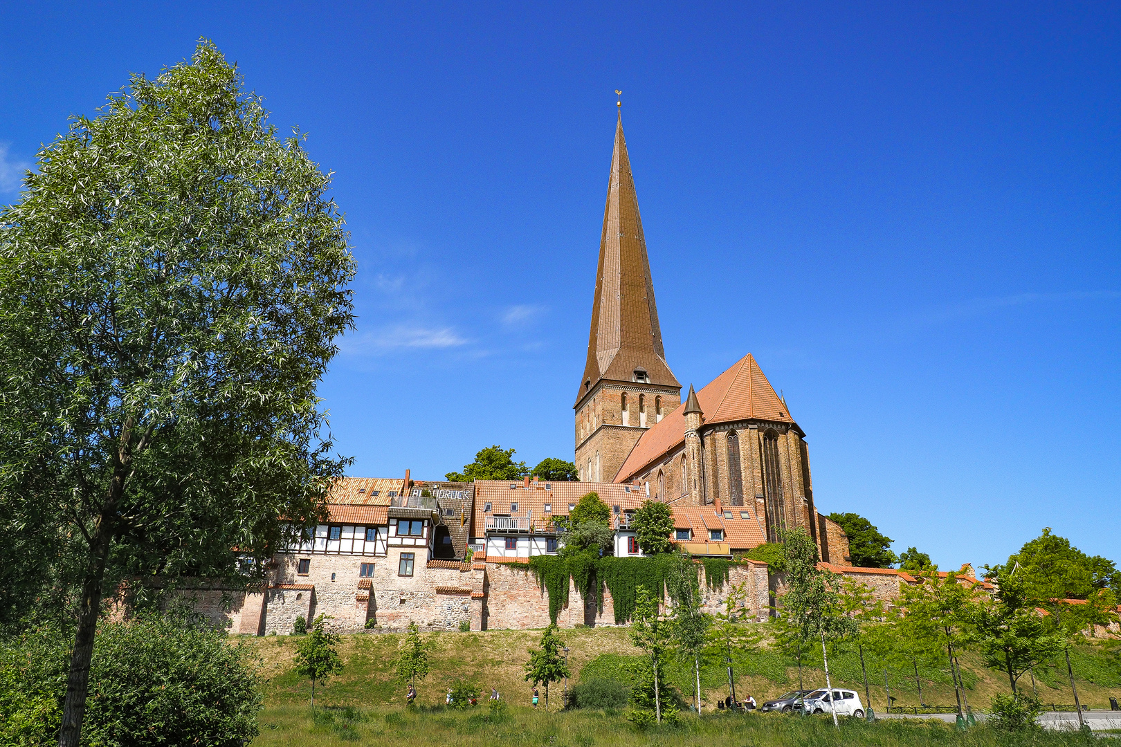 Karikaturenausstellung in der Rostocker Petrikirche