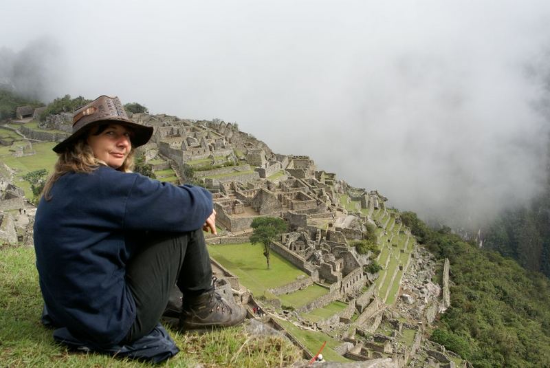 Karin mit Blick auf Machu Pichu