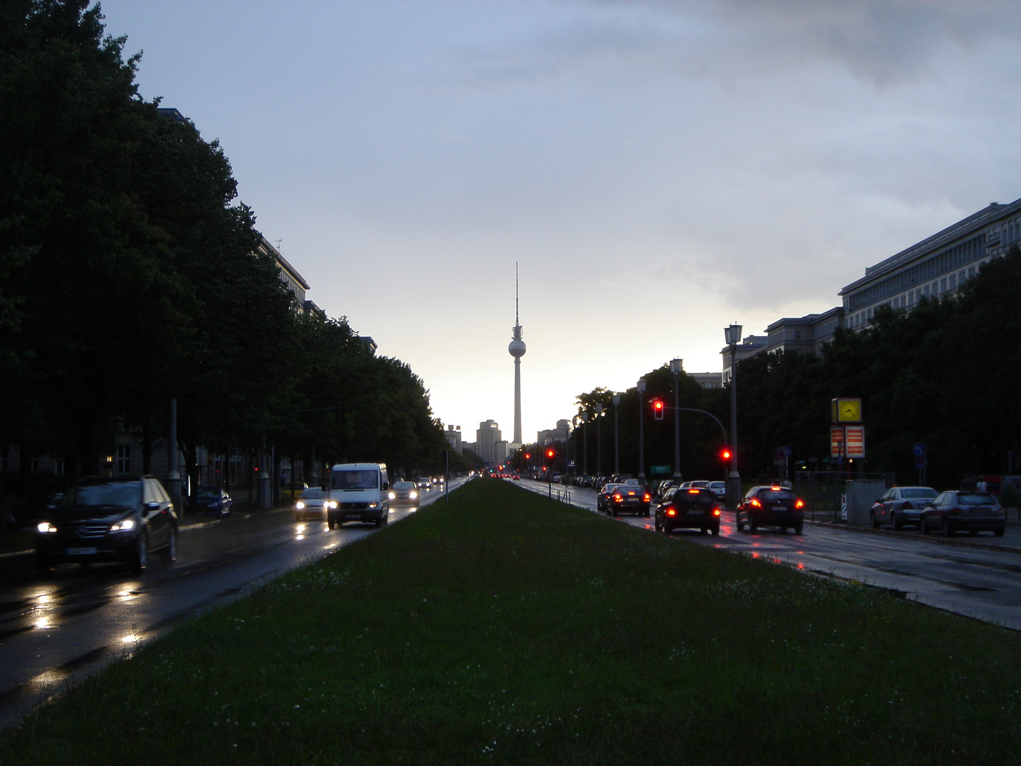 Karl-Marx-Allee Richtung Alexanderplatz