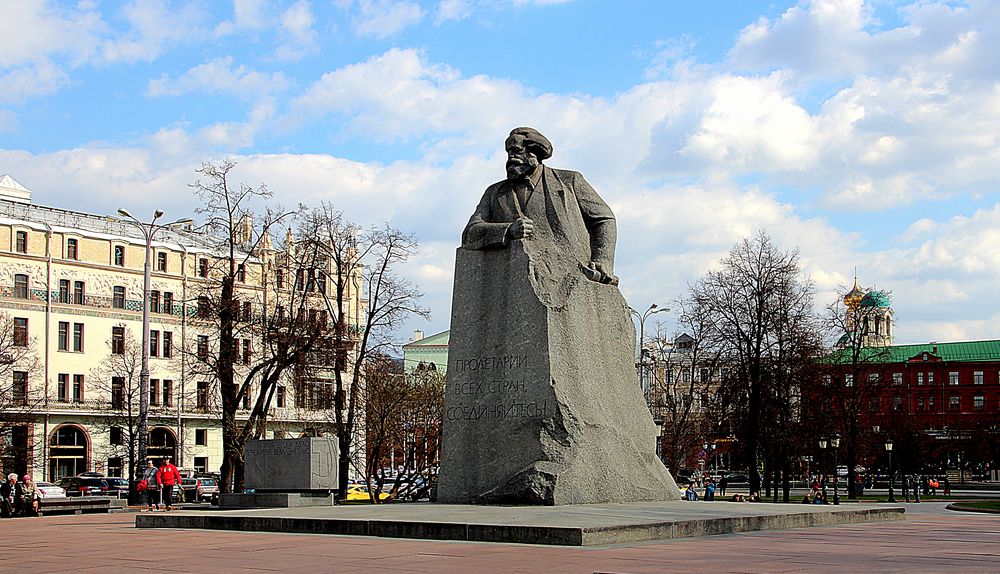 Karl-Marx -Skulptur am Theaterplatz in Moskau