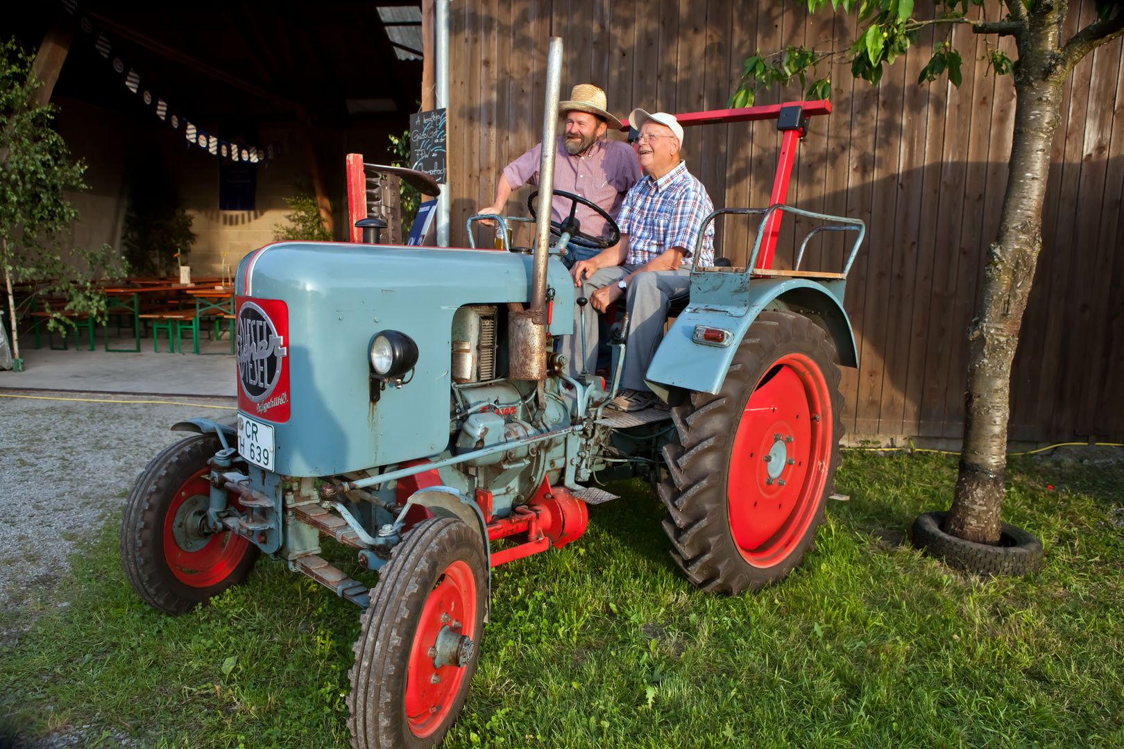 Karl und Ernst , unterwegs mit dem Eicher