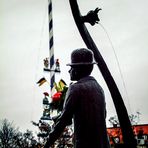 Karl Valentin im Regen Muenchen Viktualenmarkt