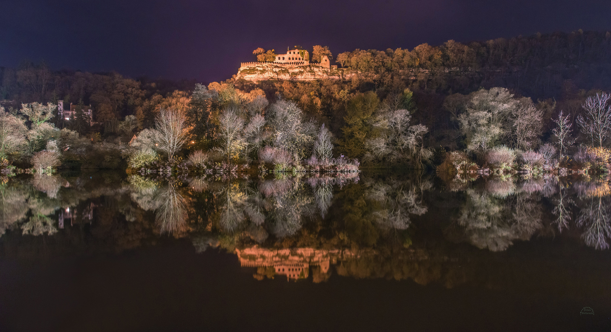 Karlburg bei Nacht