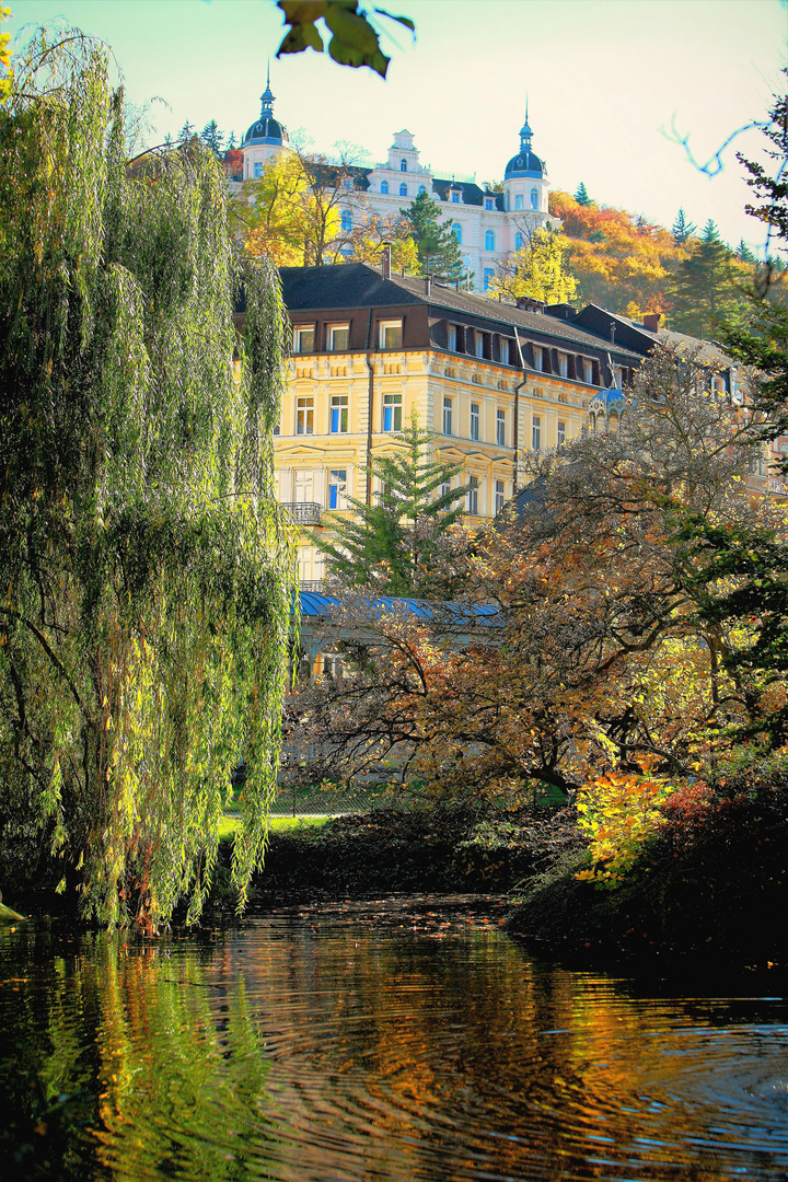 Karlsbad in den schönsten Herbstfarben..