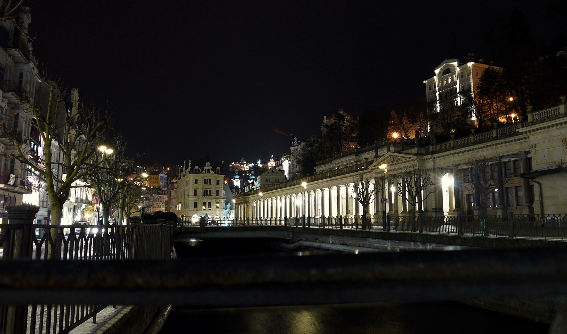 Karlsbader Kollonaden bei Nacht