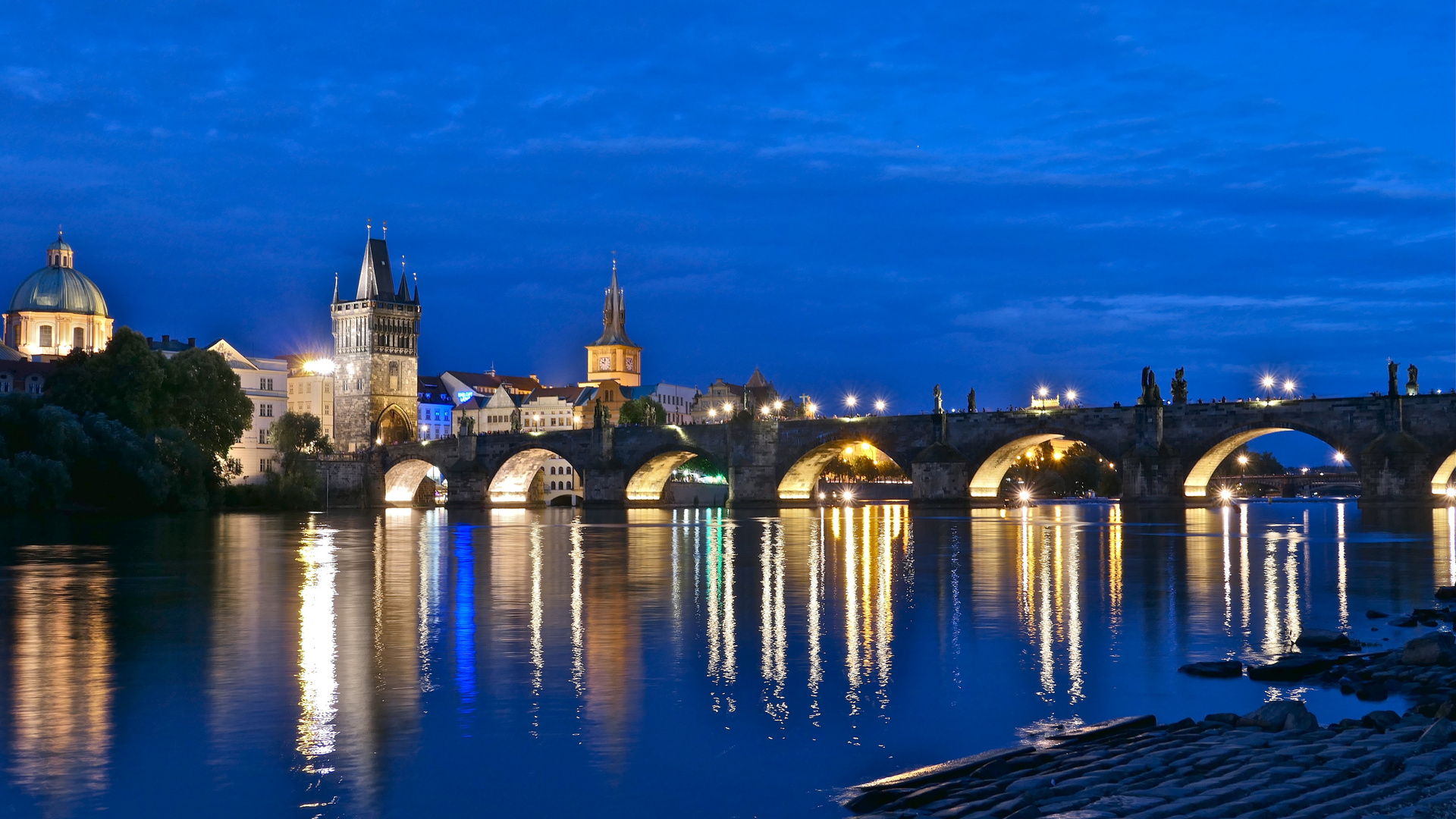 Karlsbrücke bei Nacht