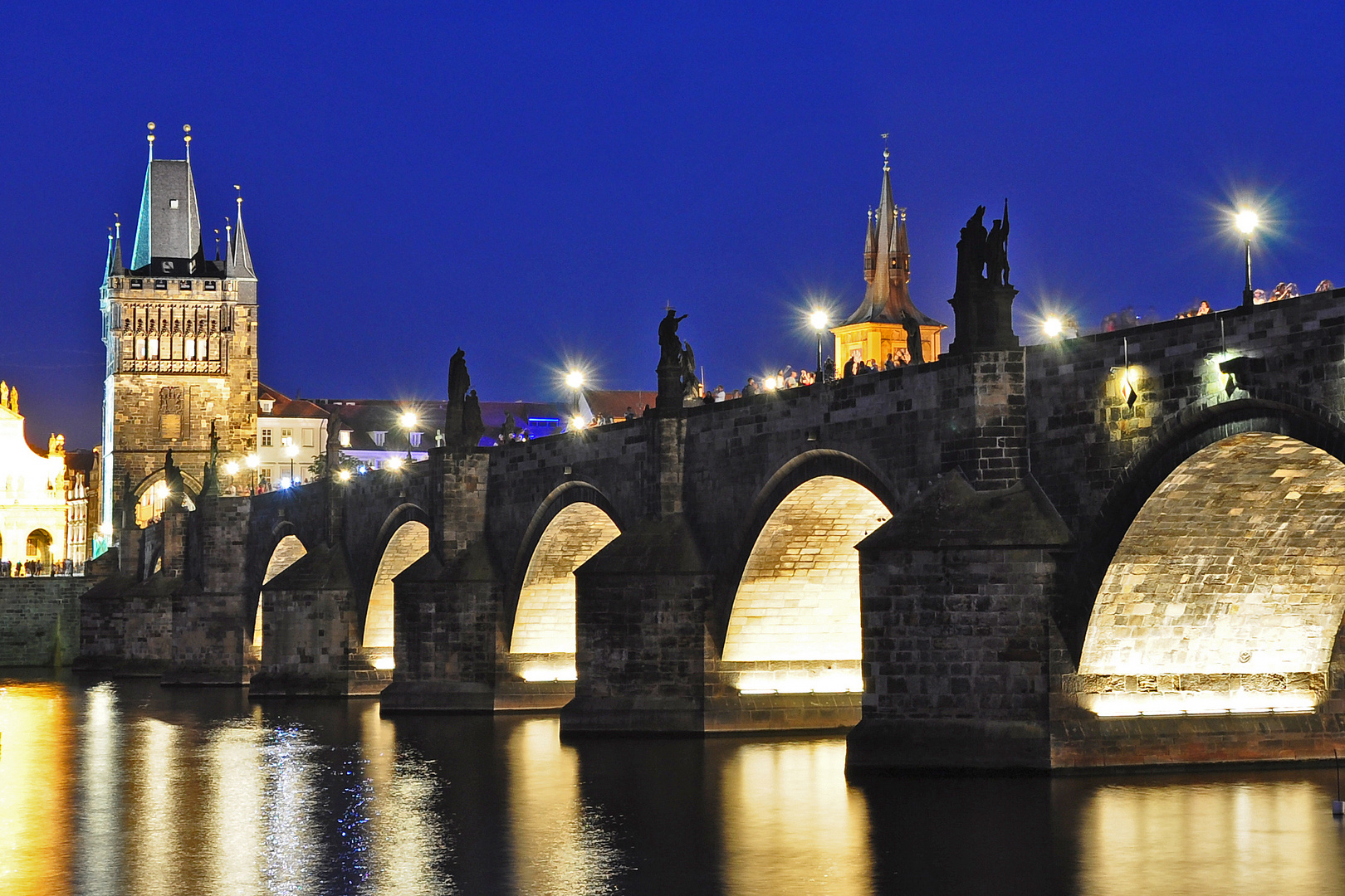 Karlsbrücke bei Nacht