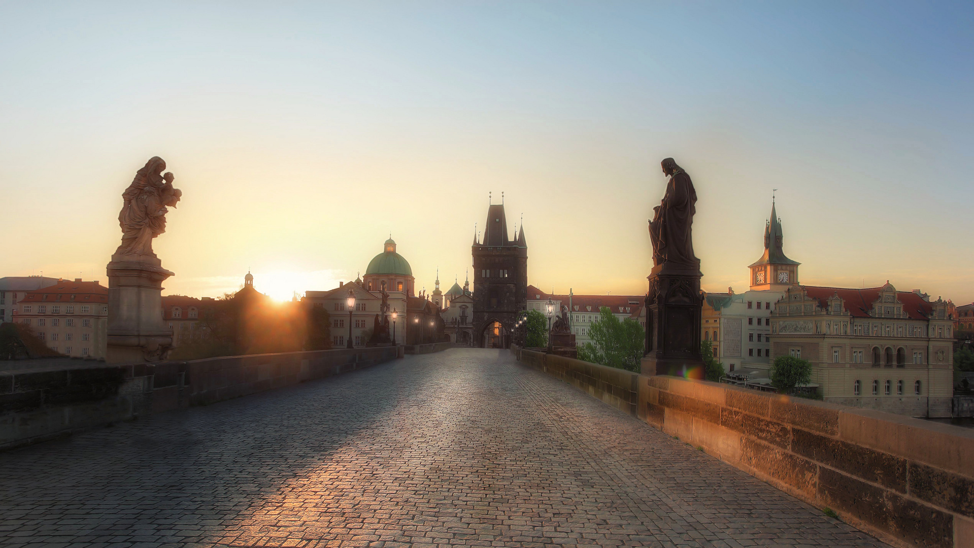 Karlsbrücke beim Sonnenaufgang