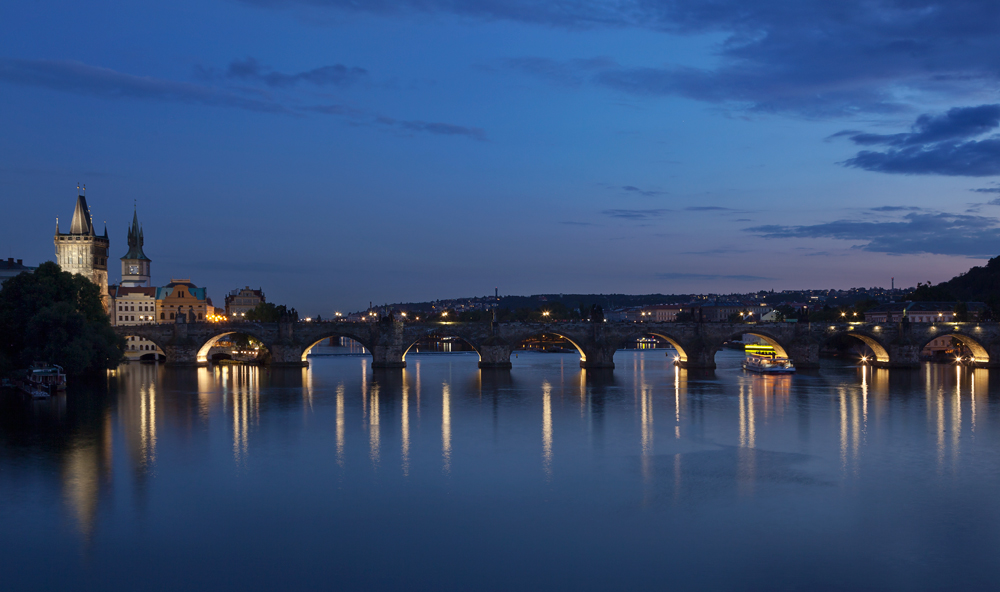 Karlsbrücke in blau