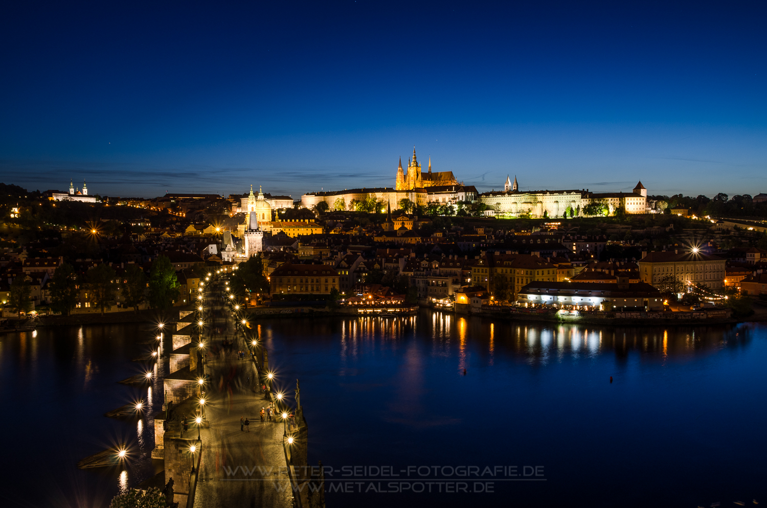 Karlsbrücke in blauer Stunde