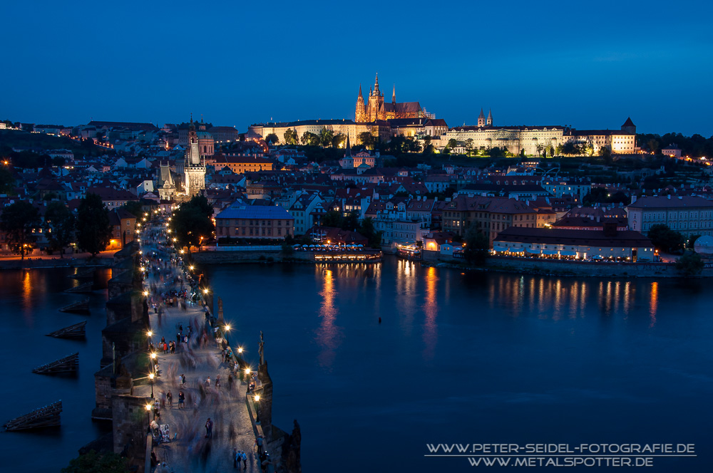 Karlsbrücke in der blauen Stunde